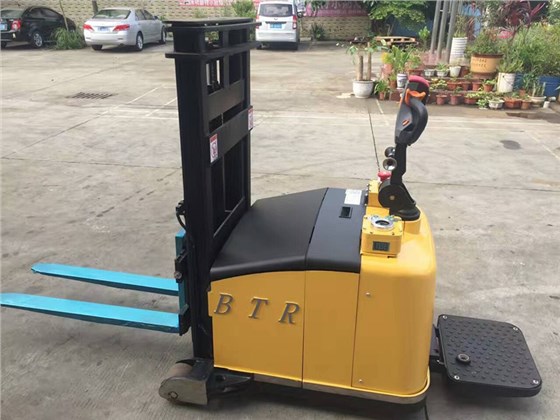 全電動(dòng)防爆托盤堆高車