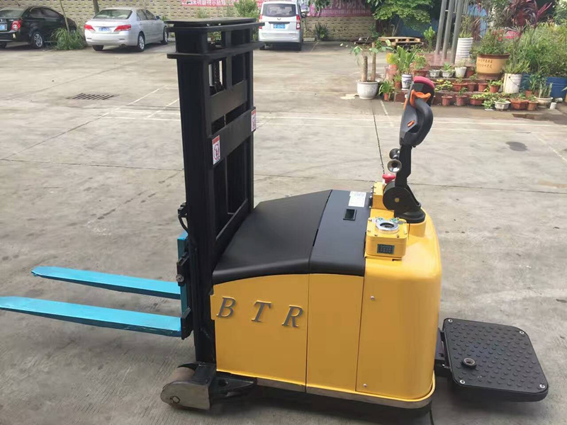 全電動(dòng)防爆托盤堆高車