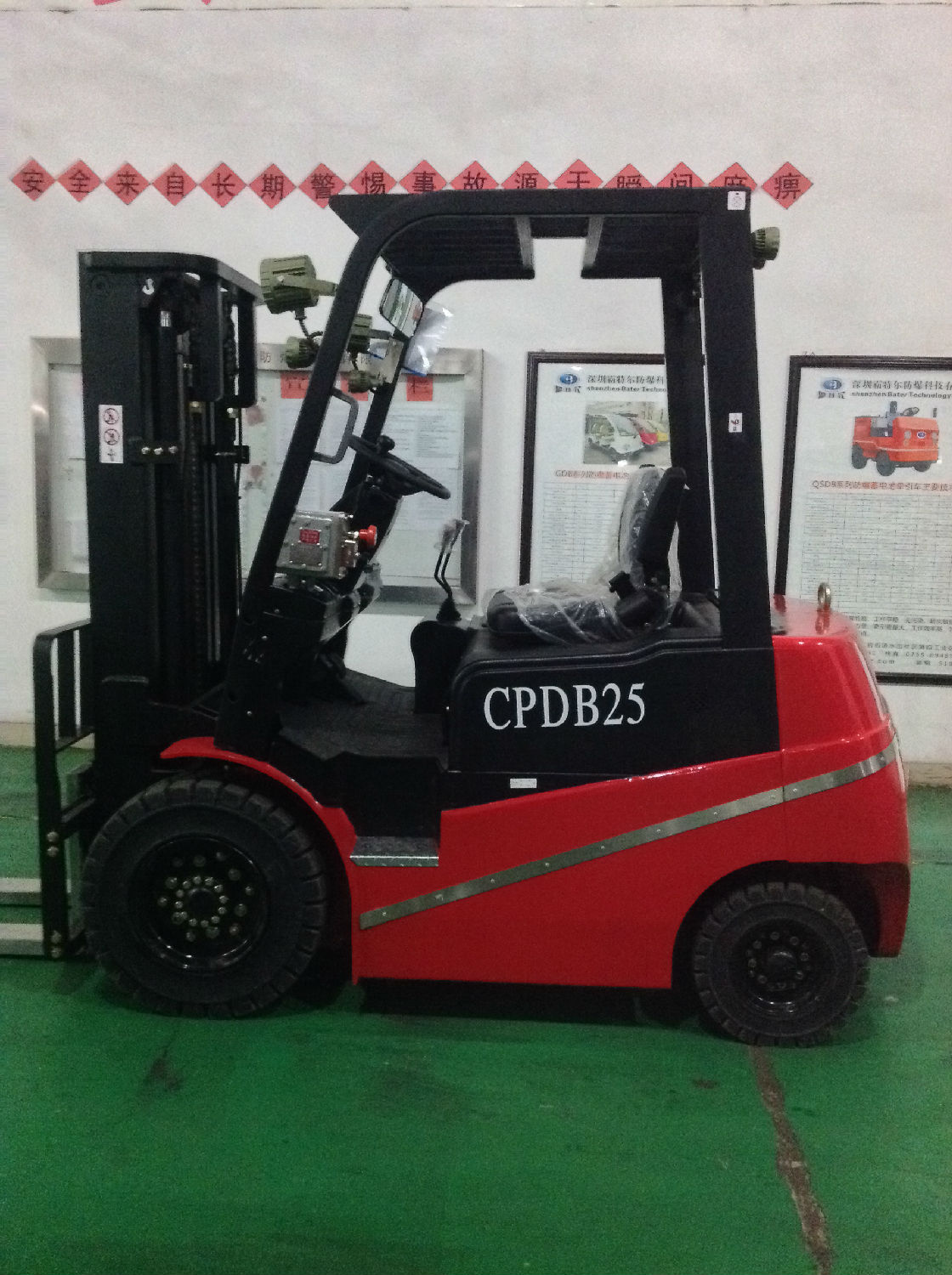 電動(dòng)平衡重式叉車