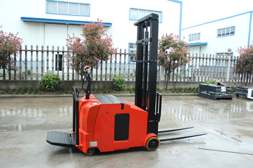 電動堆高車保養(yǎng)及維護