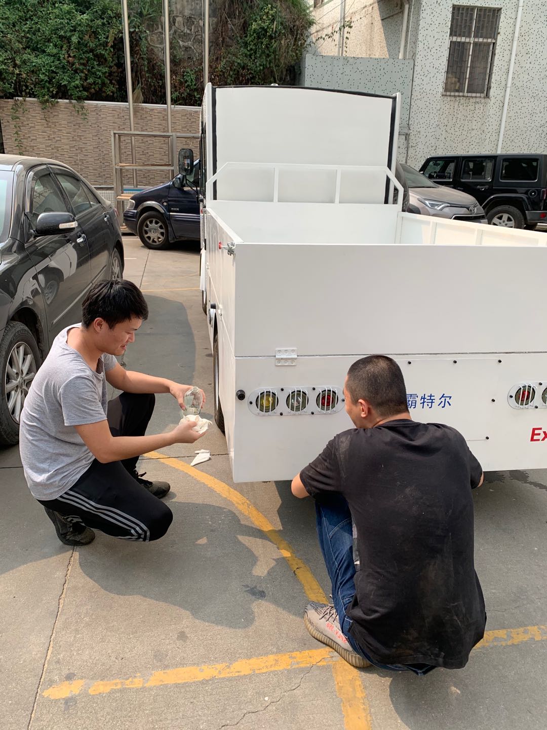 防爆蓄電池觀光車 1 臺， 防爆蓄電池搬運車 1 臺