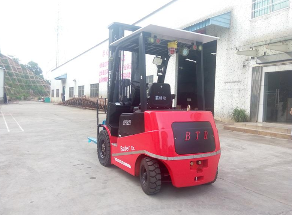 電動(dòng)叉車(chē)