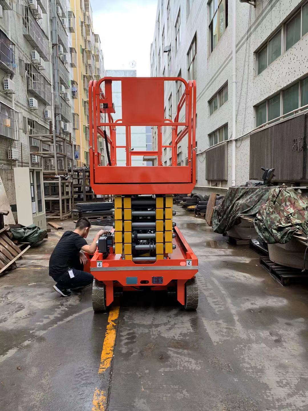 霸特爾電動(dòng)堆高車