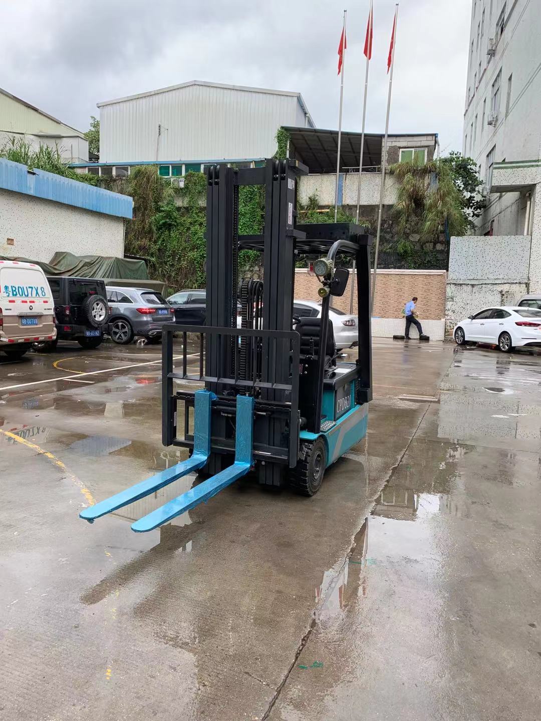 霸特爾三支點(diǎn)電動叉車