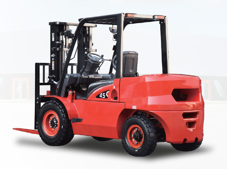4-5噸內(nèi)燃叉車(chē)