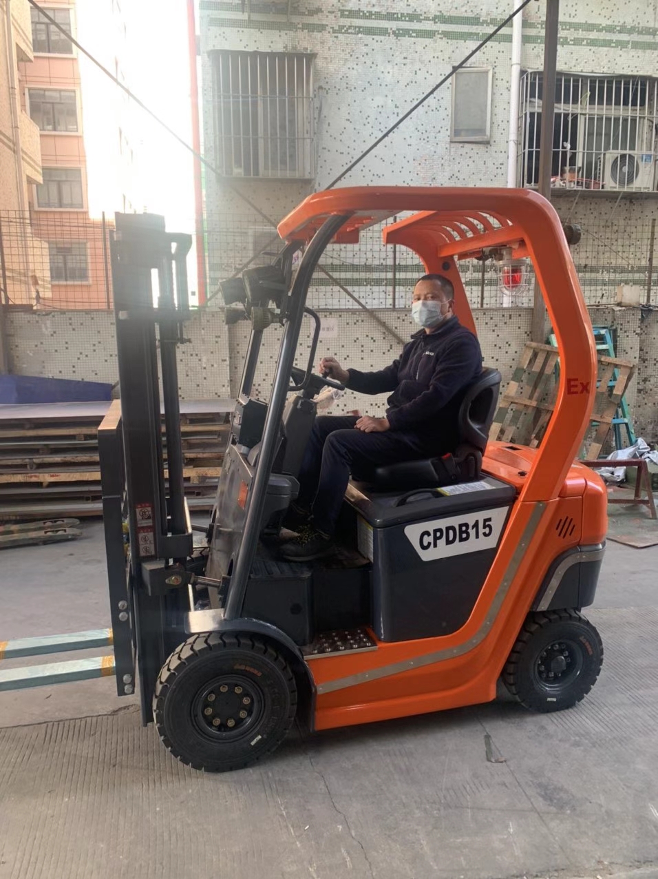 1.5噸防爆叉車出貨現(xiàn)場