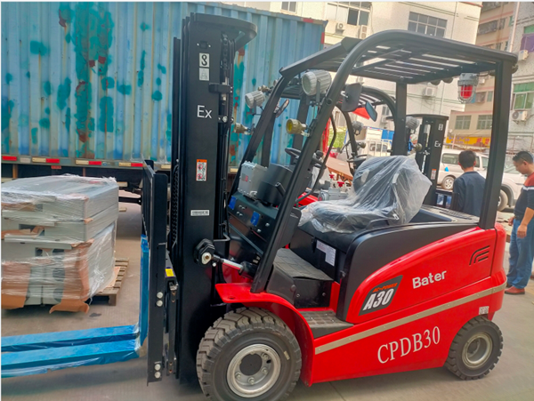 公司出貨2臺(tái)防爆叉車