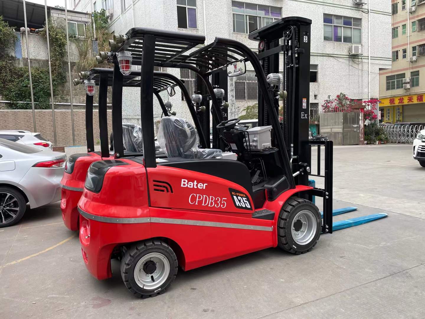 防爆叉車堆高車出貨現(xiàn)場(chǎng)